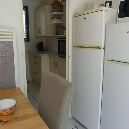 Mazet Climatisé Avec Terrasse Au Lavandou - Fr-1-308-78 Le Lavandou