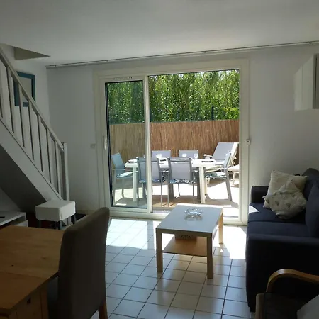 Mazet Climatisé Avec Terrasse Au Lavandou - Fr-1-308-78 *
