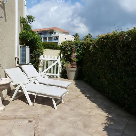 Mazet Climatisé Avec Terrasse Au Lavandou - Fr-1-308-78 Le Lavandou